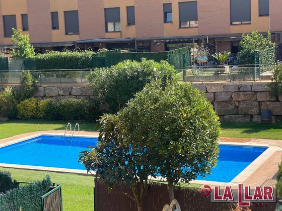 Foto 1 de Venta de casa adosada en Vilanova del Vallès de 3 habitaciones con terraza y piscina