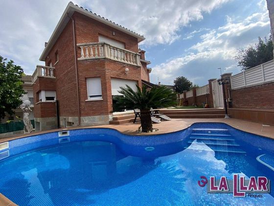 Foto 1 de Venta de chalet en Montornès del Vallès de 4 habitaciones con terraza y piscina