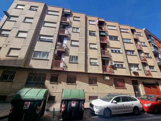 Foto 2 de Piso en venta en Delicias de 4 habitaciones con terraza y garaje