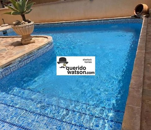 Foto 1 de Venta de chalet en calle Isla Cristina de 5 habitaciones con terraza y piscina