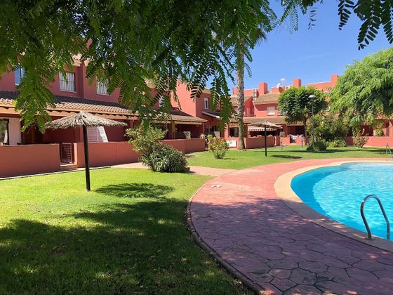 Foto 2 de Casa adossada en venda a calle Borromini de 3 habitacions amb terrassa i piscina
