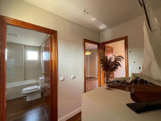Foto 2 de Casa adossada en venda a calle Isla Cunillera de 3 habitacions amb terrassa i piscina
