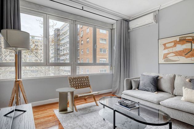 Foto 1 de Pis en lloguer a Nueva España de 2 habitacions amb mobles i balcó