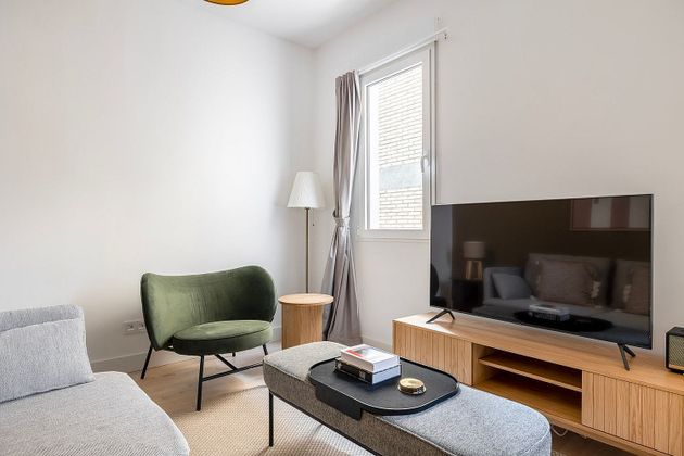 Foto 2 de Alquiler de piso en Arapiles de 2 habitaciones con muebles y aire acondicionado