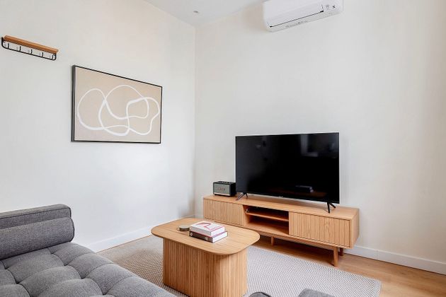 Foto 1 de Alquiler de piso en Prosperidad de 2 habitaciones con muebles y aire acondicionado