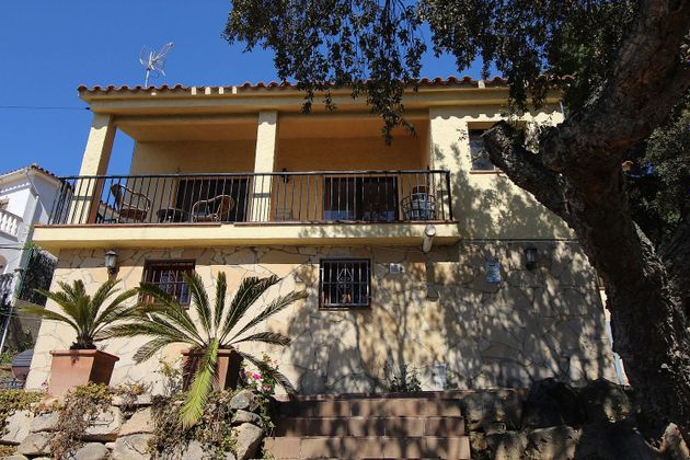 Foto 1 de Pis en venda a calle De Les Margarides de 4 habitacions amb terrassa i jardí
