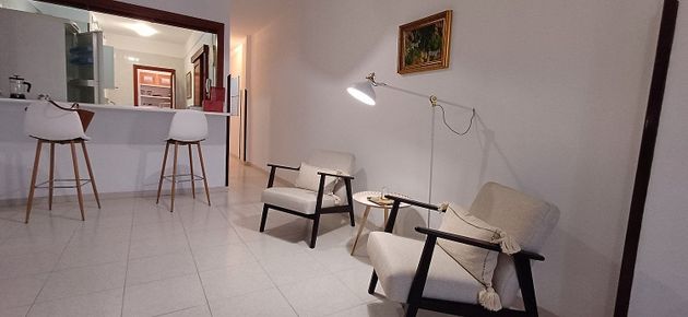 Foto 2 de Pis en lloguer a calle La Marina de 2 habitacions amb mobles i balcó