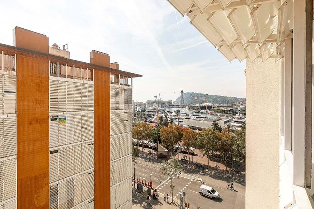 Foto 1 de Venta de piso en La Barceloneta de 3 habitaciones con balcón y ascensor