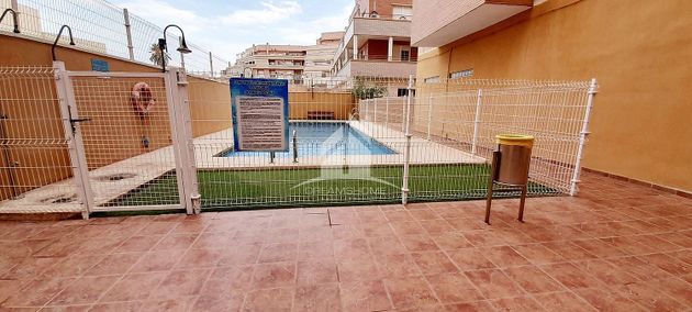 Foto 2 de Pis en venda a Roquetas Centro de 2 habitacions amb terrassa i piscina