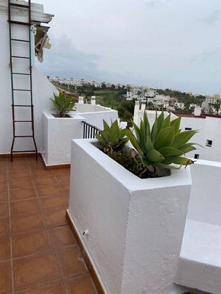Foto 2 de Venta de casa adosada en El Padrón - El Velerín - Voladilla de 5 habitaciones con terraza y piscina