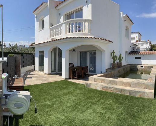 Foto 1 de Casa adossada en venda a Ardiaca - La Llosa de 4 habitacions amb terrassa i piscina