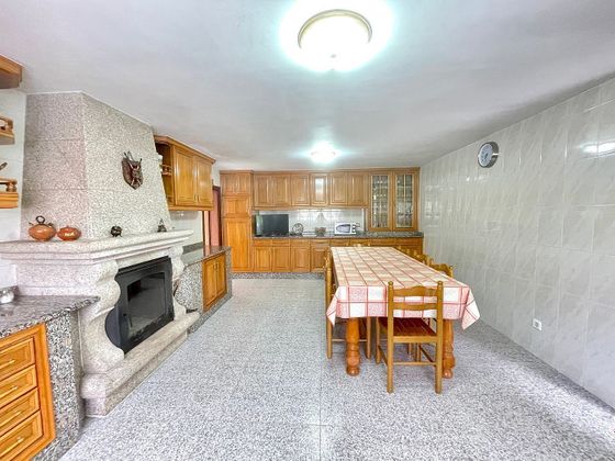 Foto 2 de Venta de casa adosada en Coristanco de 4 habitaciones con jardín y calefacción