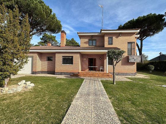 Foto 1 de Xalet en venda a Viana de Cega de 5 habitacions amb terrassa i garatge