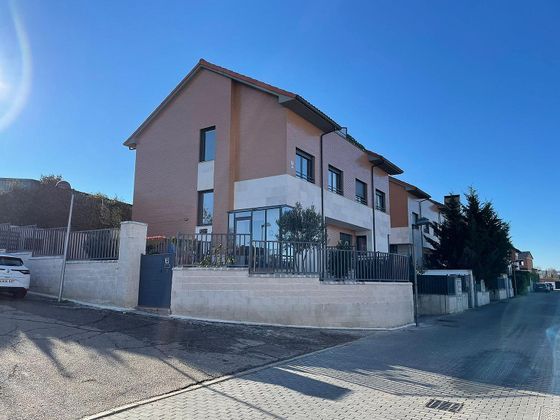 Foto 1 de Venta de casa en Girón - Villa del Prado de 4 habitaciones con terraza y piscina