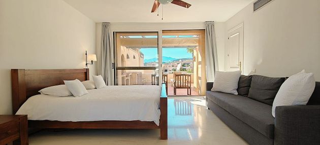 Foto 2 de Alquiler de piso en Paraíso - Atalaya- Benamara de 3 habitaciones con terraza y piscina