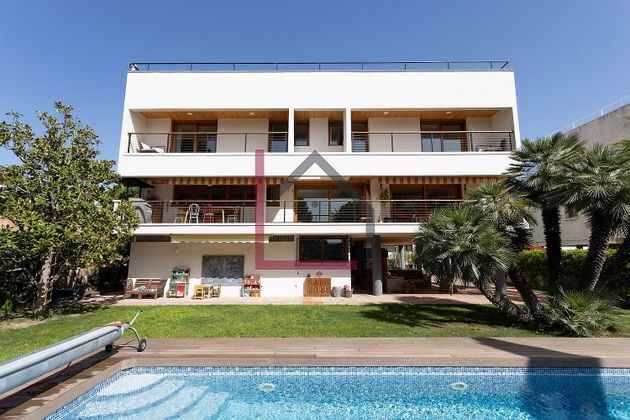 Foto 2 de Xalet en venda a Ciutat Diagonal - La Miranda - La Mallola de 7 habitacions amb terrassa i piscina
