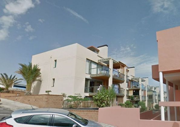 Foto 2 de Piso en venta en calle Escanfraga de 2 habitaciones con terraza y piscina