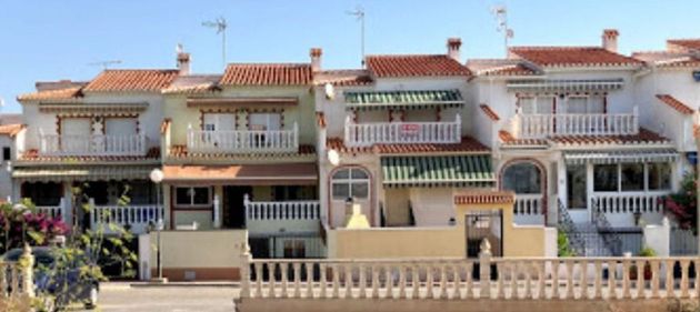Foto 1 de Casa adossada en venda a urbanización Urbanización Torre Almedros II de 3 habitacions amb terrassa i piscina