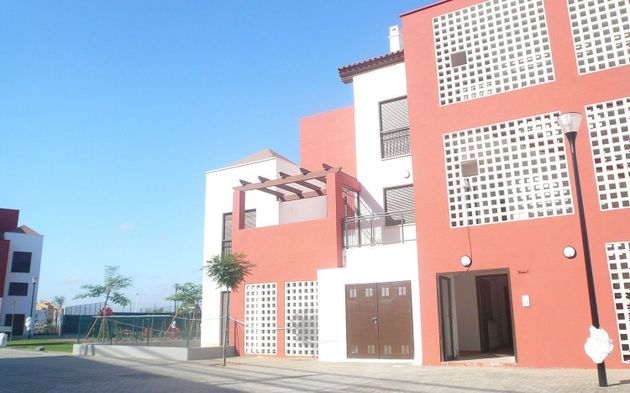 Foto 2 de Pis en venda a calle Gonzalo de Berceo de 2 habitacions amb terrassa i piscina