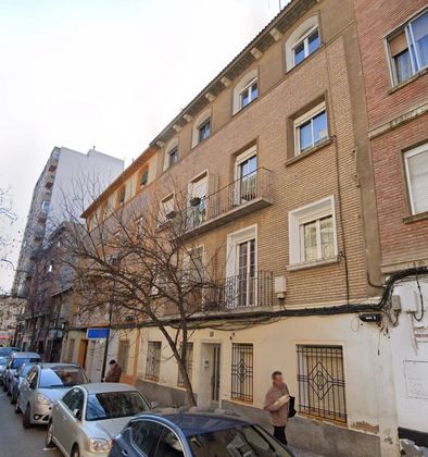 Foto 2 de Venta de piso en calle De Jenaro Checa de 3 habitaciones con piscina