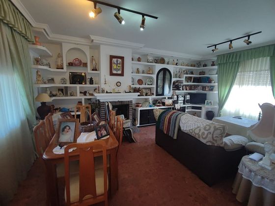 Foto 2 de Casa adossada en venda a travesía Malpica de 4 habitacions amb garatge i calefacció