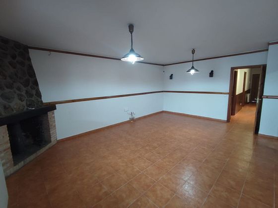 Foto 2 de Casa adossada en venda a calle Cazalegas de 3 habitacions i 150 m²