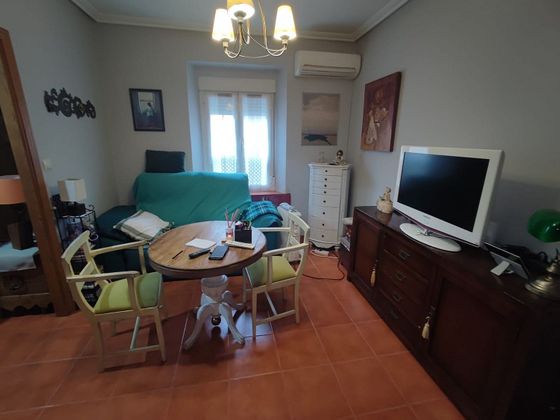 Foto 2 de Casa adossada en venda a calle Oropesa de 4 habitacions amb calefacció