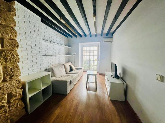 Foto 1 de Alquiler de piso en Centro - Alicante de 2 habitaciones con muebles y balcón