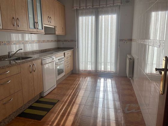 Foto 2 de Venta de casa en Trobajo del Camino de 4 habitaciones con terraza y jardín