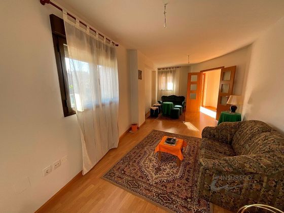 Foto 1 de Casa en venda a Trobajo del Camino de 4 habitacions amb garatge i jardí
