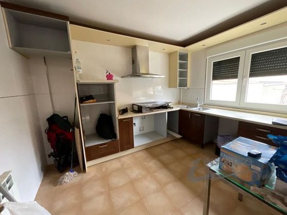 Foto 2 de Casa en venta en Onzonilla de 4 habitaciones con garaje y jardín