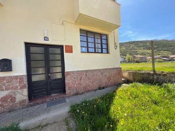 Foto 2 de Piso en venta en Puebla de Lillo de 3 habitaciones con garaje