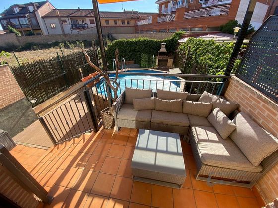 Foto 2 de Casa adossada en venda a San Andrés del Rabanedo de 5 habitacions amb terrassa i piscina