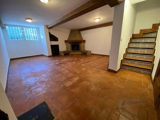 Foto 1 de Casa adossada en venda a Trobajo del Camino de 3 habitacions amb terrassa i garatge