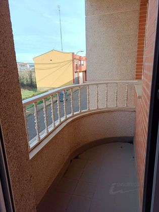 Foto 2 de Casa en venta en Bañeza (La) de 3 habitaciones con balcón