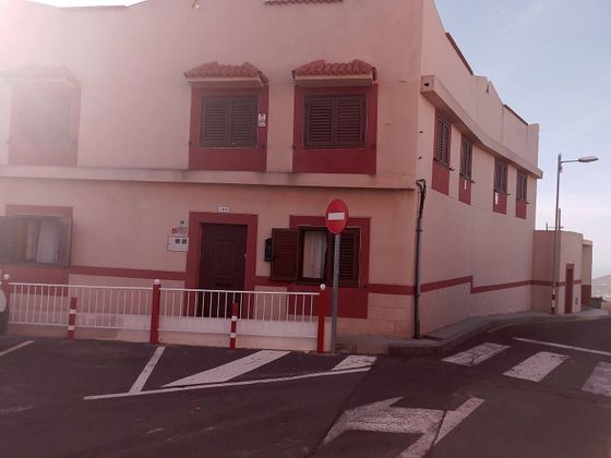 Foto 1 de Casa adossada en venda a Charco del Pino de 7 habitacions amb terrassa i garatge