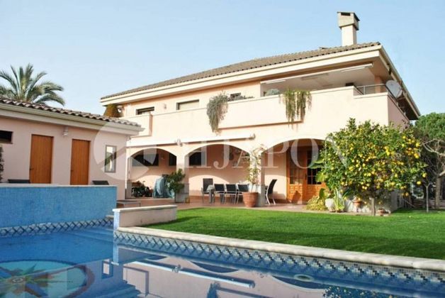 Foto 1 de Xalet en venda a Alella de 6 habitacions amb terrassa i piscina