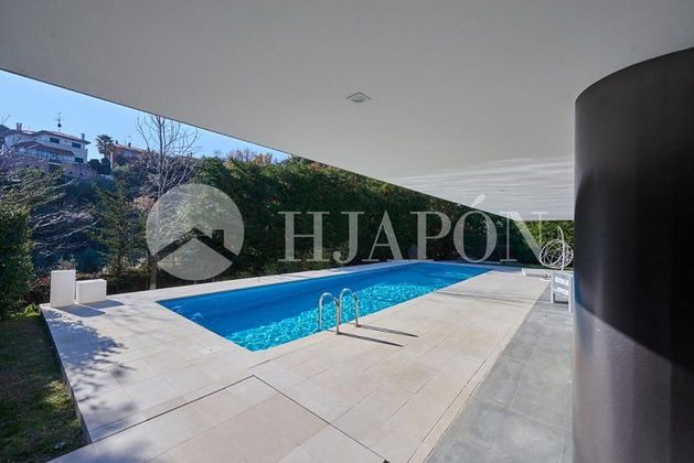 Foto 2 de Venta de chalet en Alella de 6 habitaciones con terraza y piscina