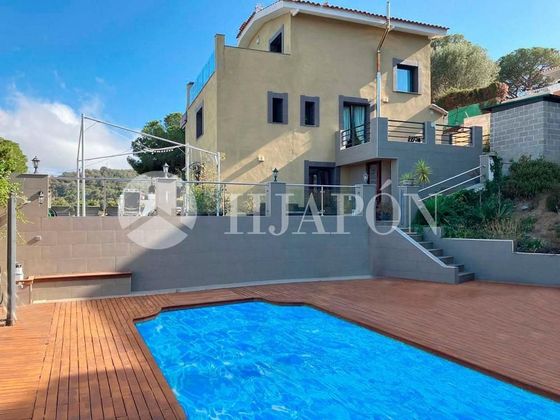 Foto 1 de Xalet en venda a Alella de 4 habitacions amb terrassa i piscina