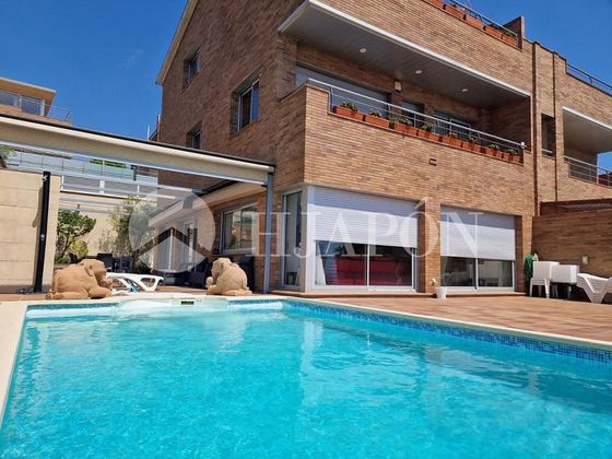 Foto 2 de Venta de casa en Tiana de 4 habitaciones con terraza y piscina