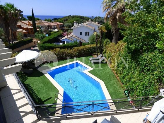 Foto 2 de Chalet en venta en Caldes d´Estrac de 5 habitaciones con terraza y piscina