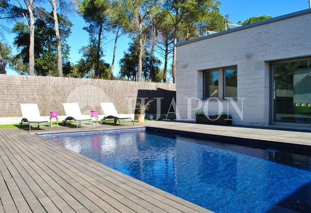 Foto 2 de Chalet en venta en Vallromanes de 4 habitaciones con piscina y garaje