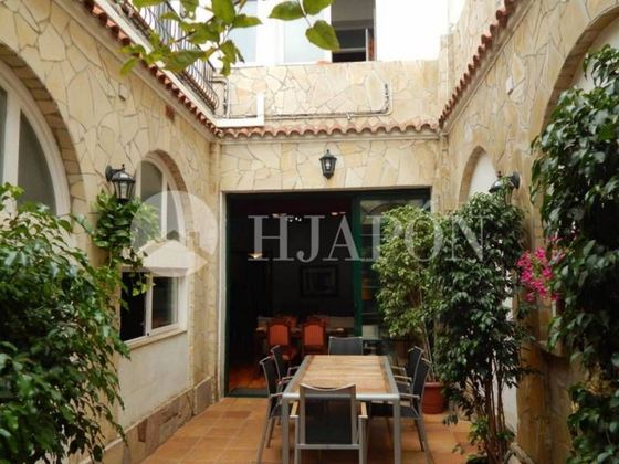 Foto 2 de Venta de chalet en Masnou de 6 habitaciones con terraza y jardín