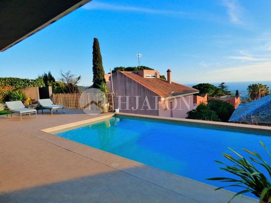 Foto 2 de Xalet en venda a Alella de 7 habitacions amb terrassa i piscina