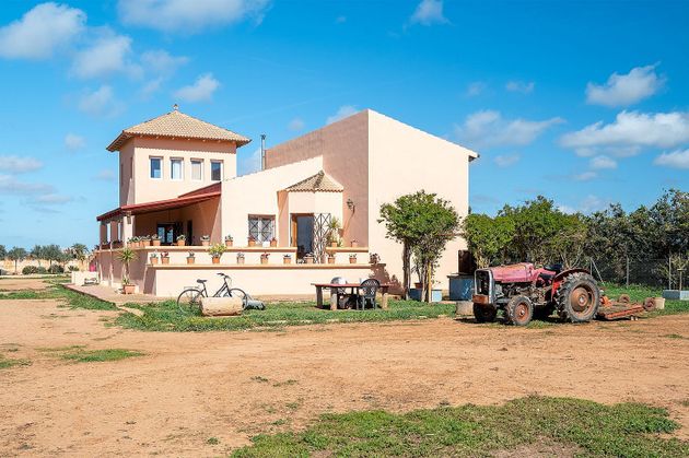 Foto 1 de Casa rural en venta en calle Diseminado Sa Marina de 5 habitaciones con terraza y jardín