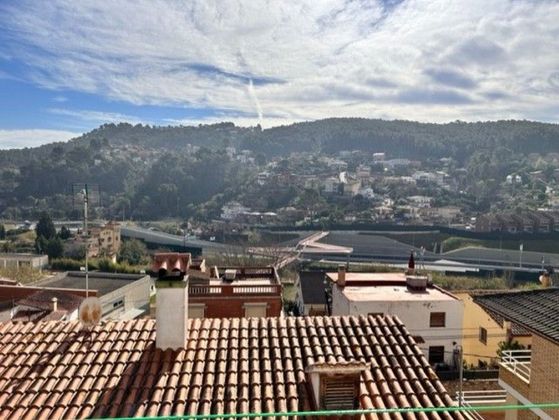 Foto 2 de Chalet en venta en Vallirana de 5 habitaciones con terraza y jardín