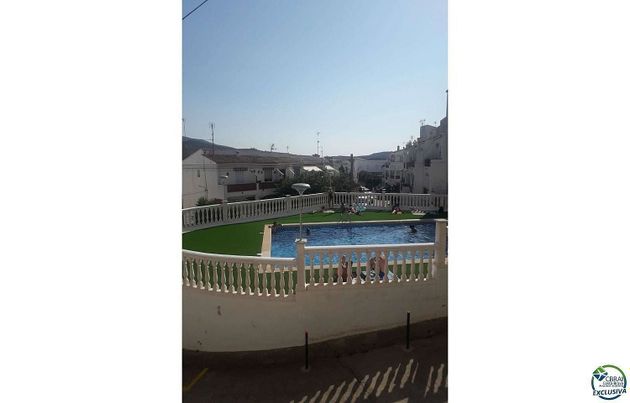 Foto 2 de Casa en venta en calle Puig Rom de 2 habitaciones con terraza y piscina