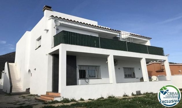 Foto 2 de Xalet en venda a calle Baix Llobregat de 5 habitacions amb terrassa i piscina