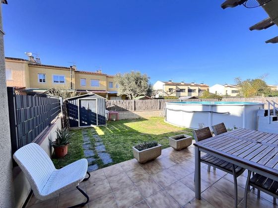 Foto 1 de Casa adossada en venda a calle Torroella de Fluvià de 3 habitacions amb terrassa i piscina