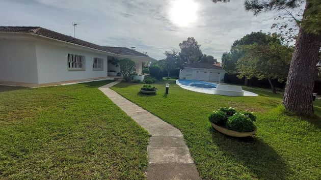 Foto 1 de Chalet en venta en Calafat de 4 habitaciones con terraza y piscina